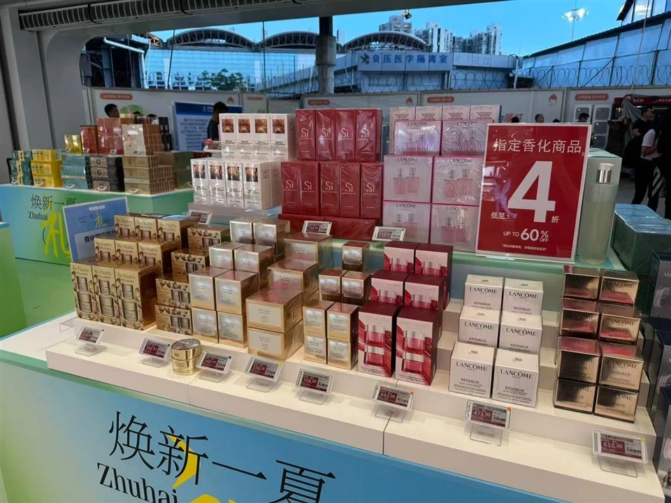 Modern Perfume Display Cabinetfor Duty Free Shop