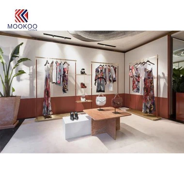 Kledingrek met metalen display